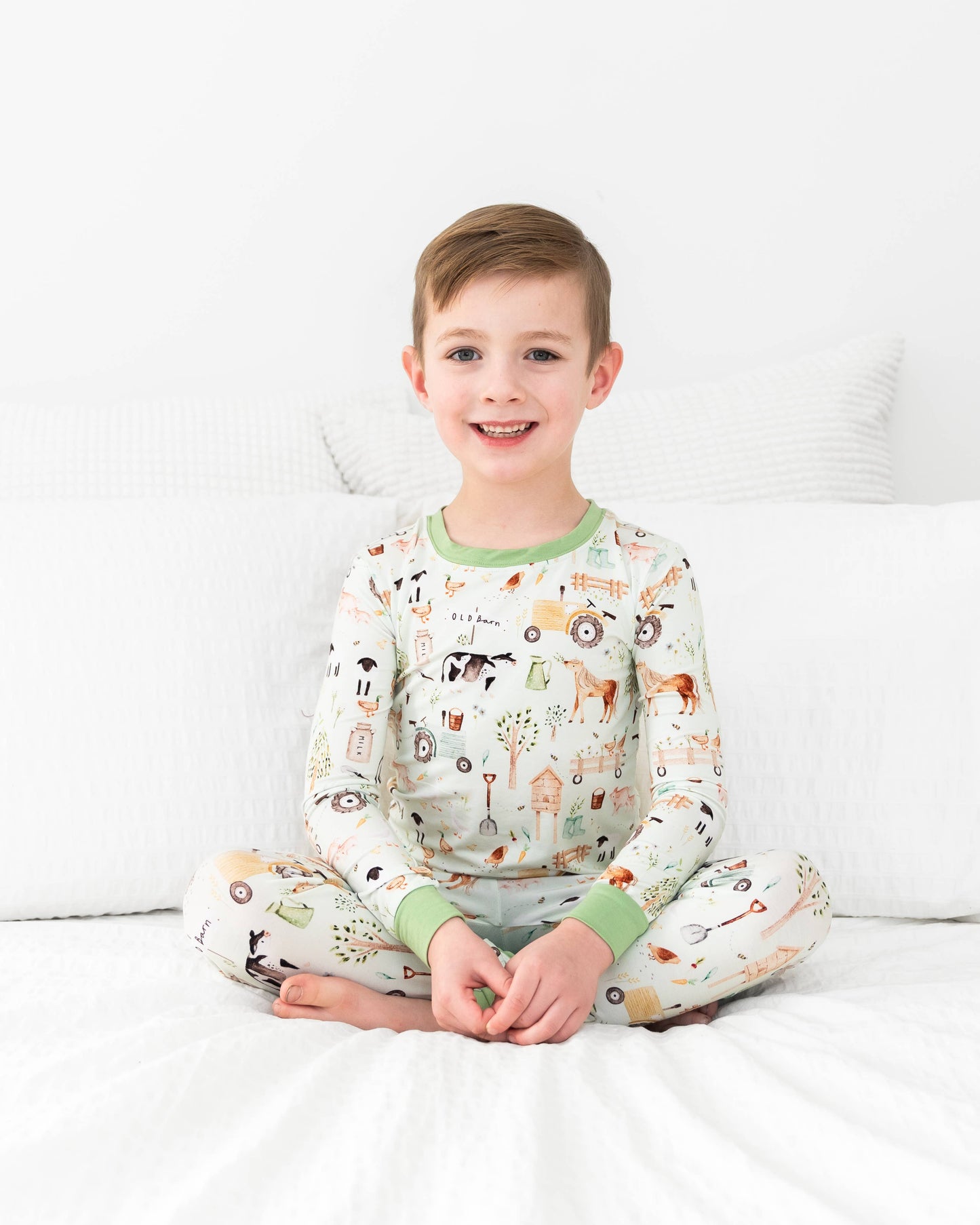 Friendly Farms Two-Piece Set