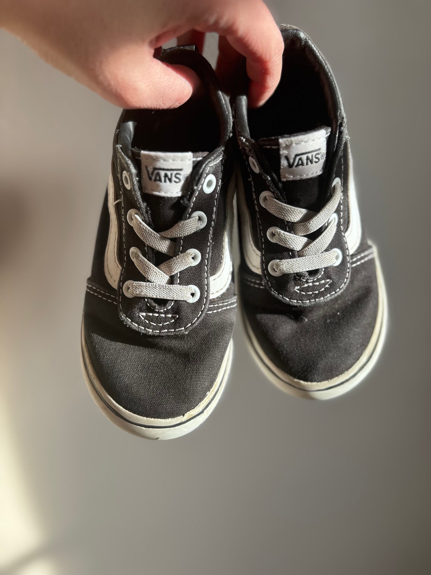 Vans (Pre-Loved)(9Toddler)