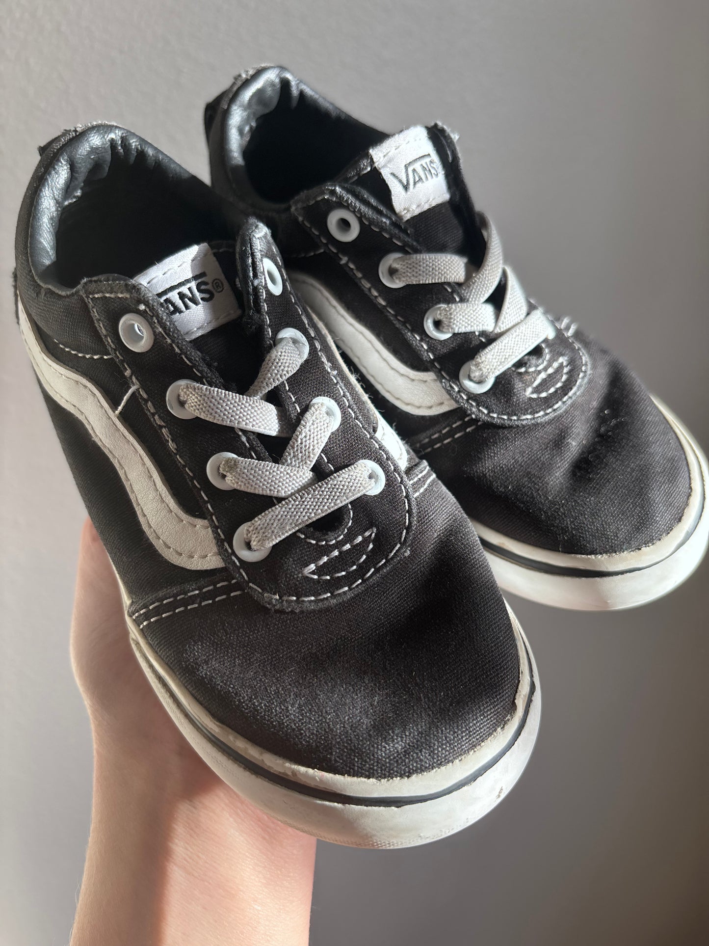 Vans (Pre-Loved)(9Toddler)